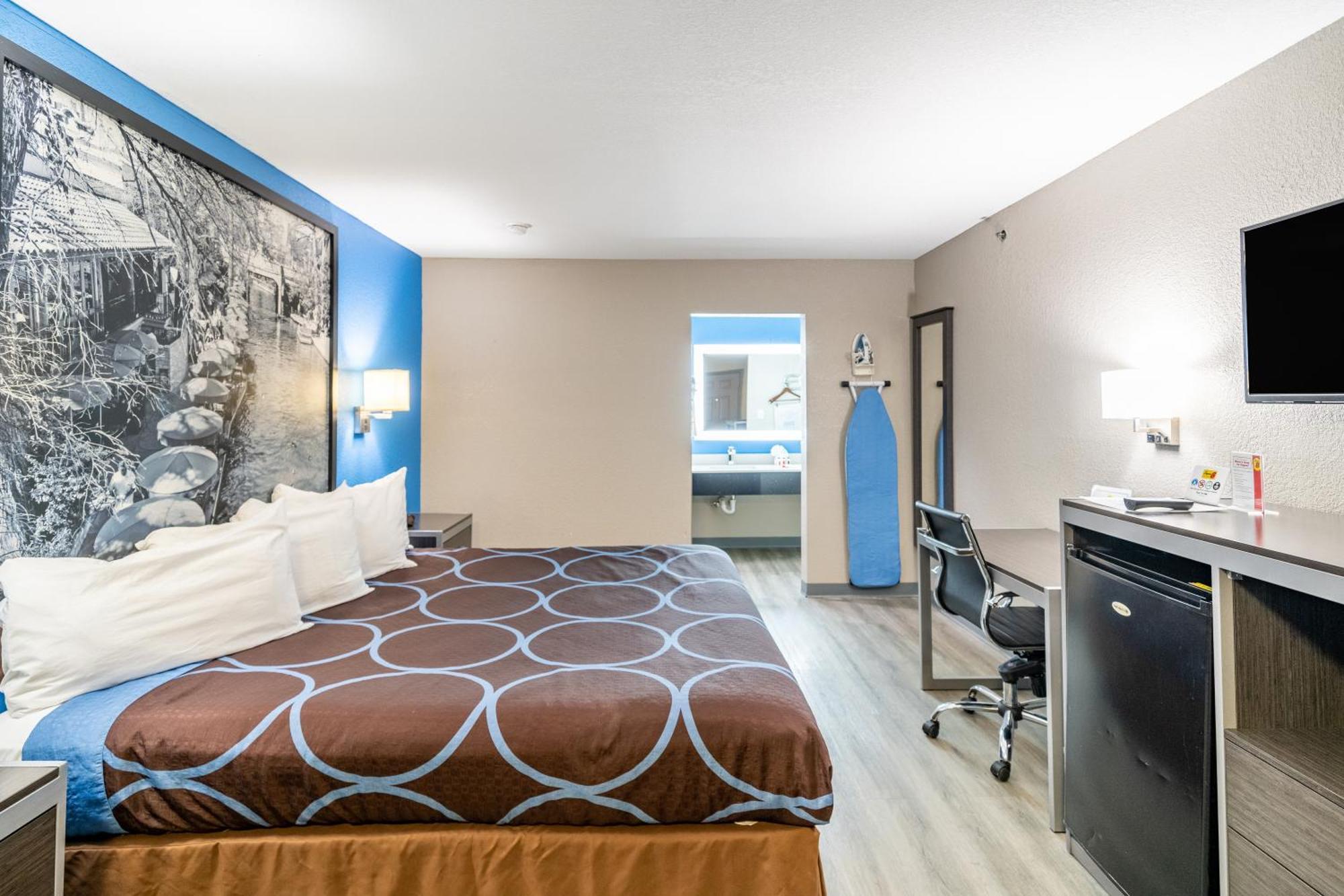 Super 8 By Wyndham San Antonio/Riverwalk Area Экстерьер фото