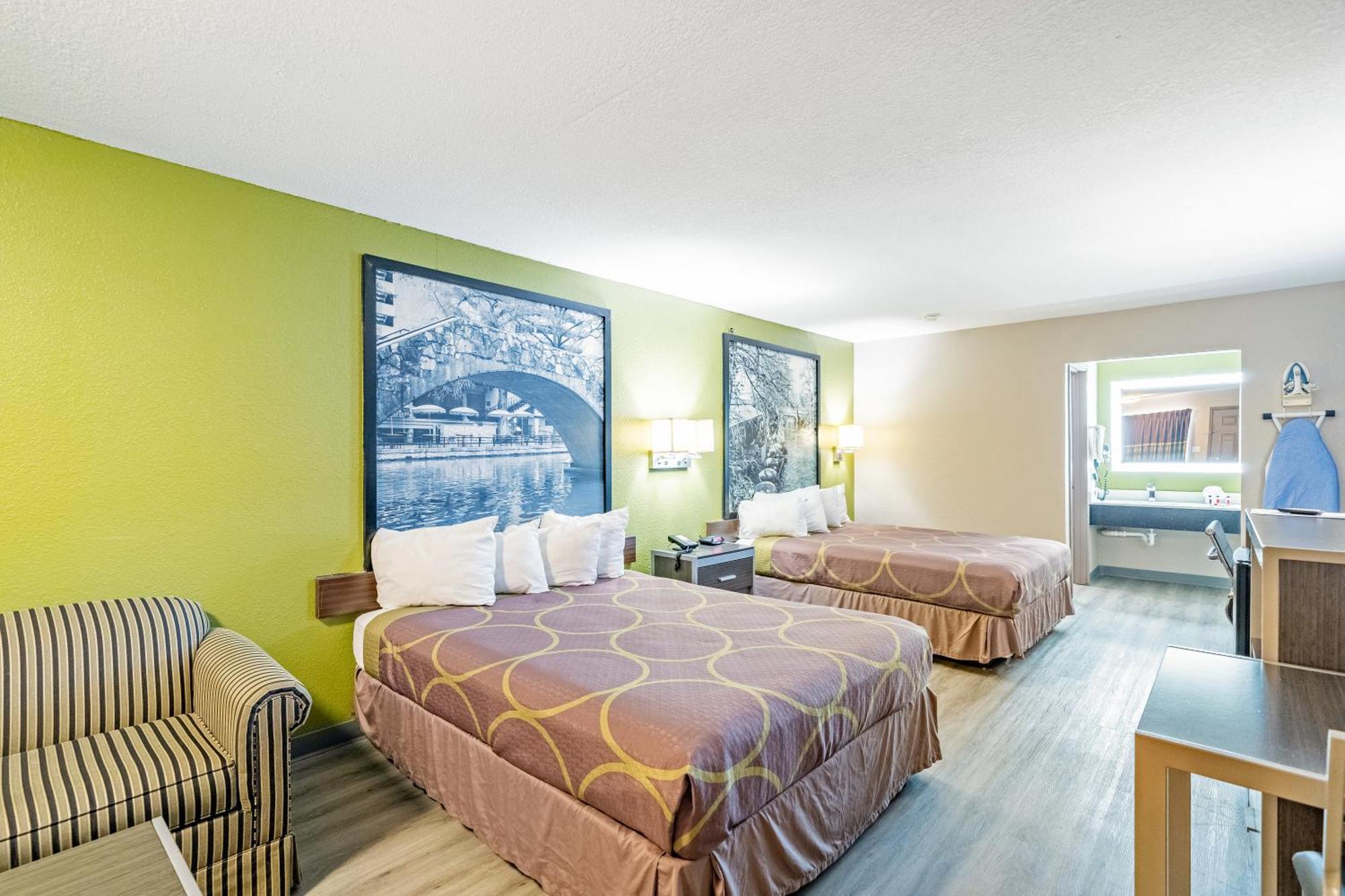 Super 8 By Wyndham San Antonio/Riverwalk Area Экстерьер фото