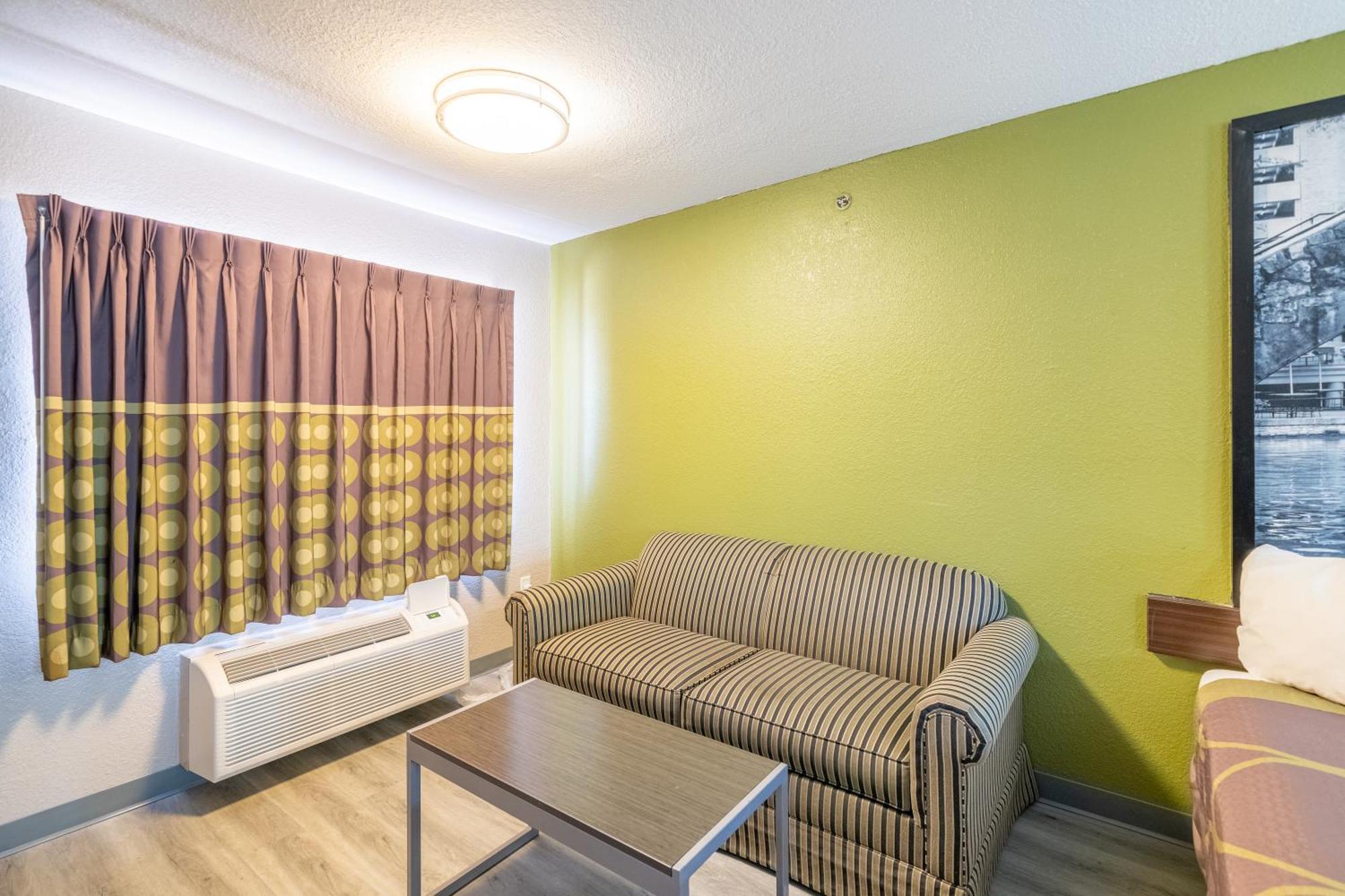 Super 8 By Wyndham San Antonio/Riverwalk Area Экстерьер фото