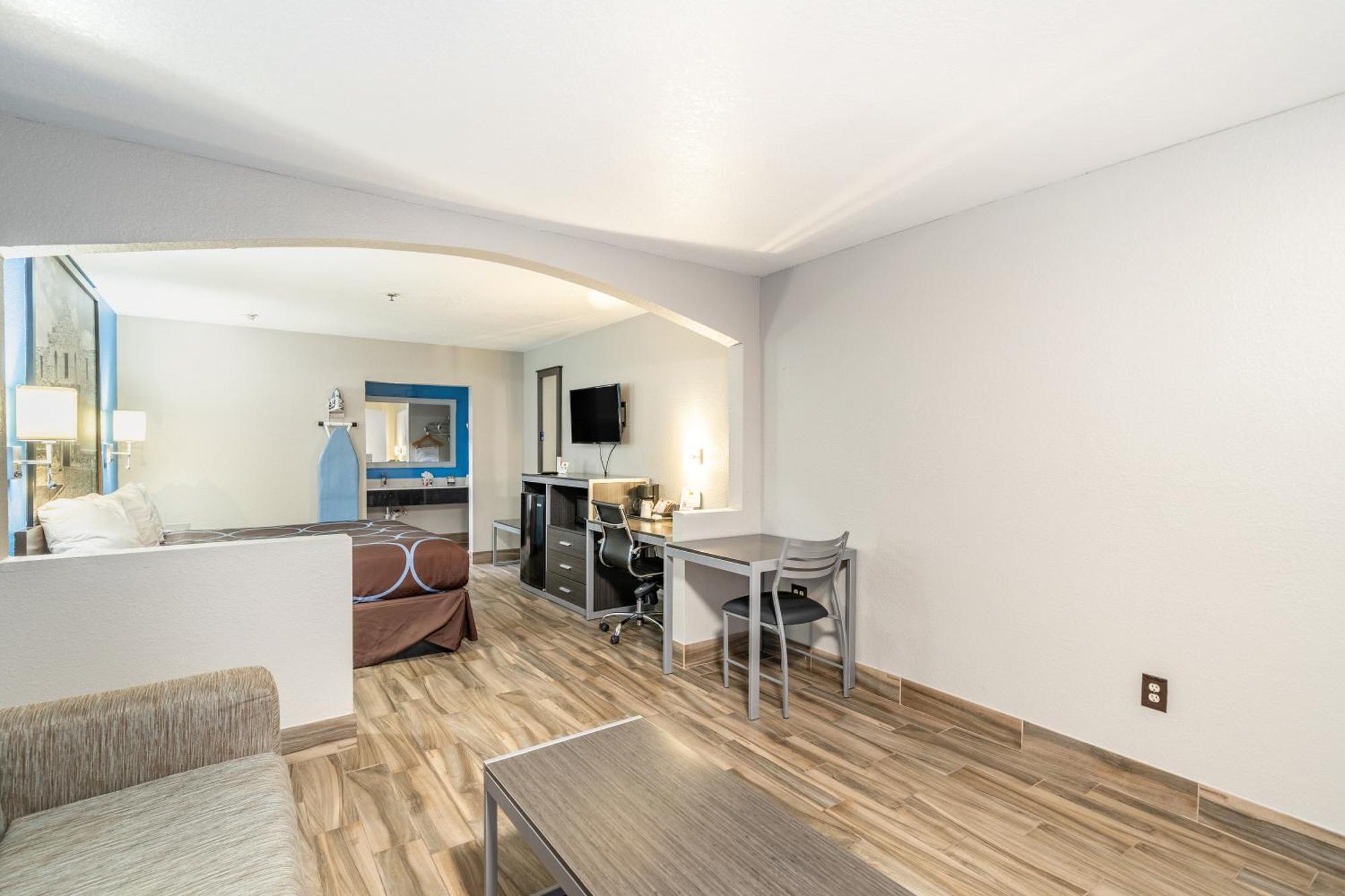 Super 8 By Wyndham San Antonio/Riverwalk Area Экстерьер фото