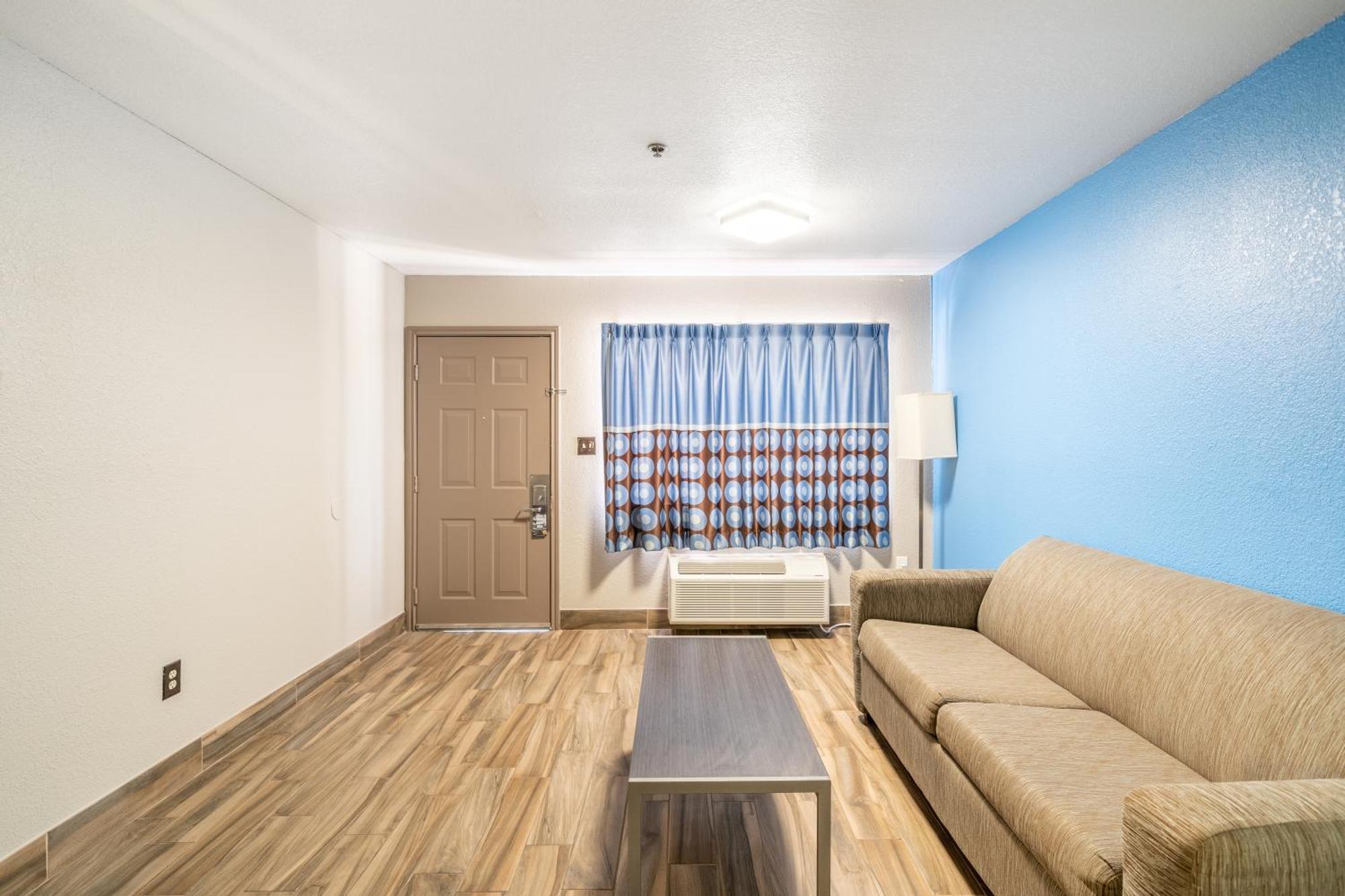 Super 8 By Wyndham San Antonio/Riverwalk Area Экстерьер фото