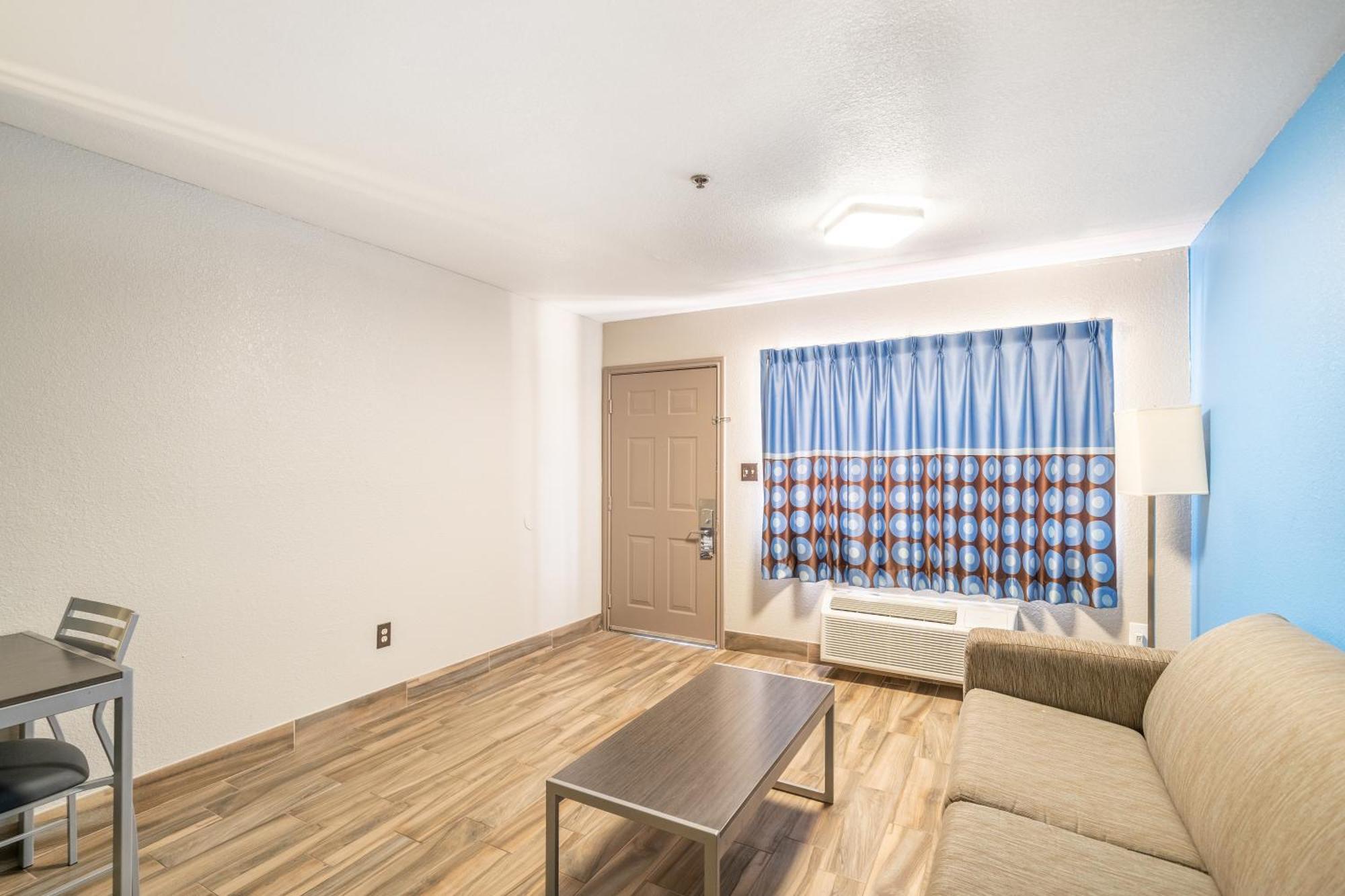 Super 8 By Wyndham San Antonio/Riverwalk Area Экстерьер фото